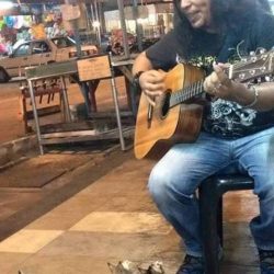 Burly guitarist plays for clowder of street kittens in Malaysia