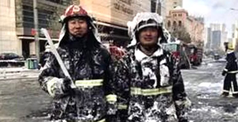 Chinese firefighters save five kittens from burnt out building