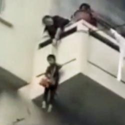 Mother lowers son down on rope from balcony to rescue cat below