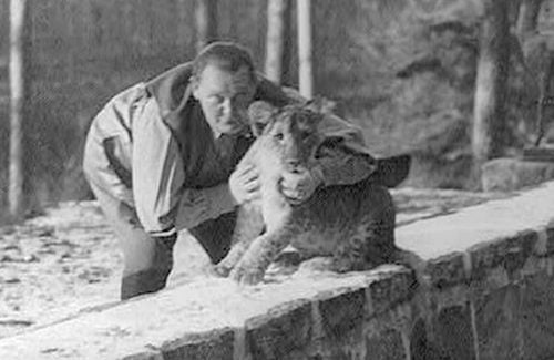 Goering with lion cub