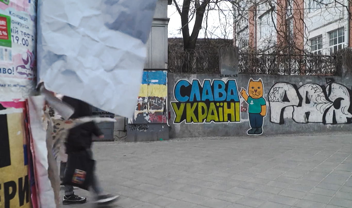Ukrainian graffiti artists defy Russian invasion with cats