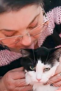 Woman licks her cat as she wants to behavior like a true cat mom